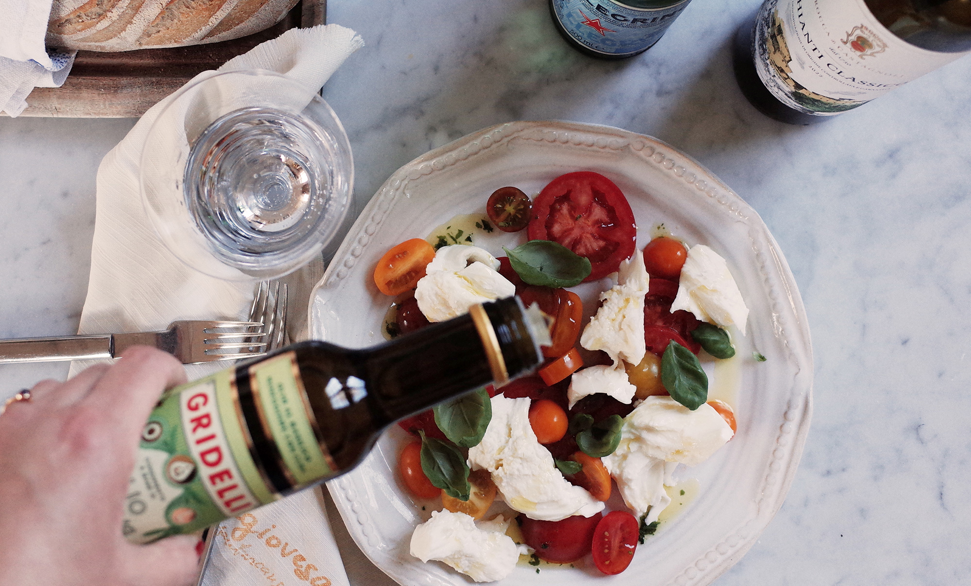 Caprese-sallad med basilikaolja